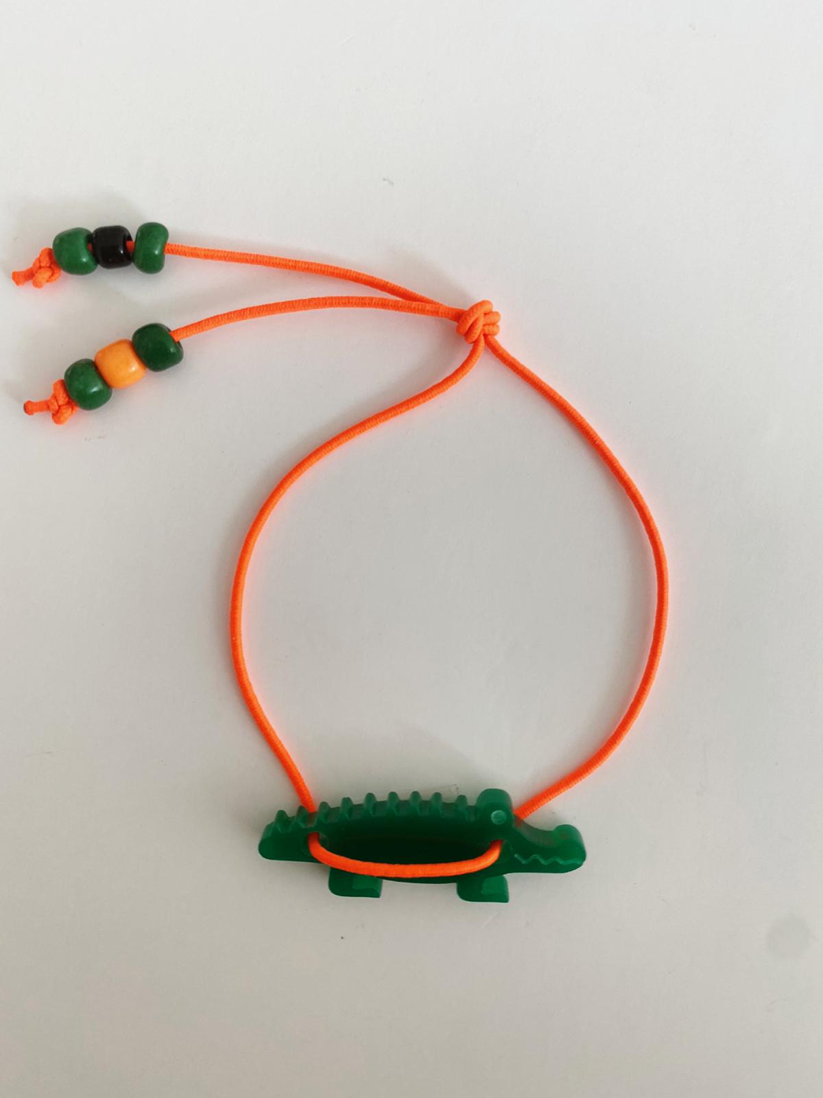 Armbandje dino oranje