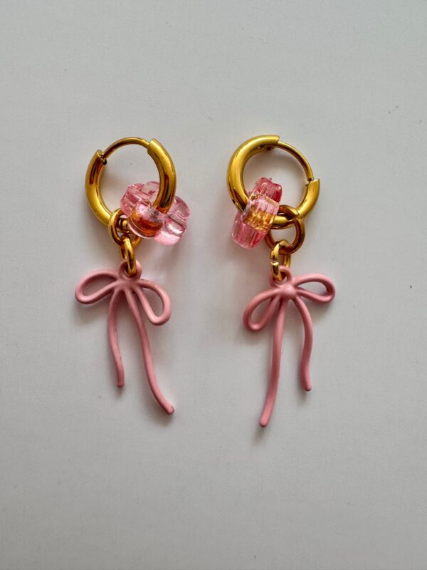 Oorbellen strik roze